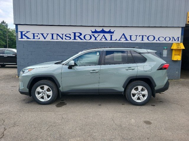 Used 2021 Toyota RAV4 XLE AWD/4WD image 1