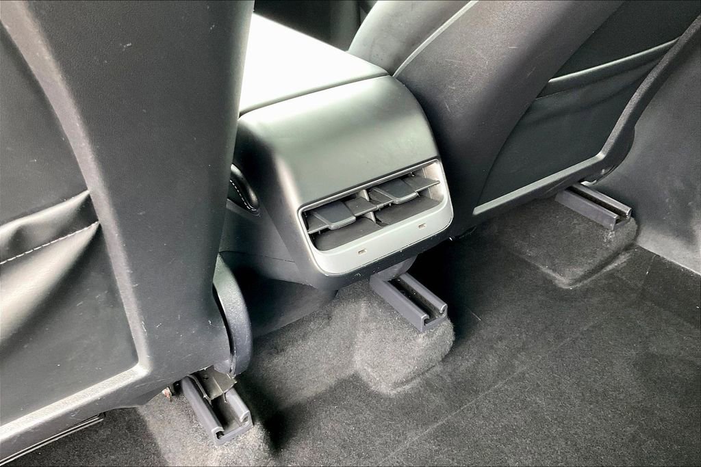 Used 2024 Tesla Model Y Long Range image 10