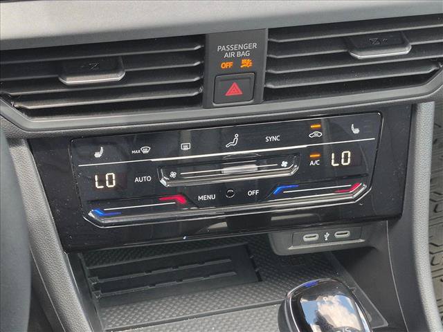 Used 2025 Volkswagen Jetta SE w/ Sunroof Package FWD image 14