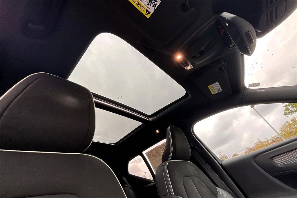 Used 2021 Volvo XC40 T5 R-Design w/ Climate Package image 22