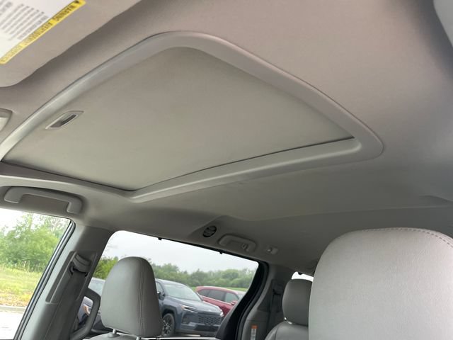 Used 2017 Toyota Sienna XLE FWD image 27