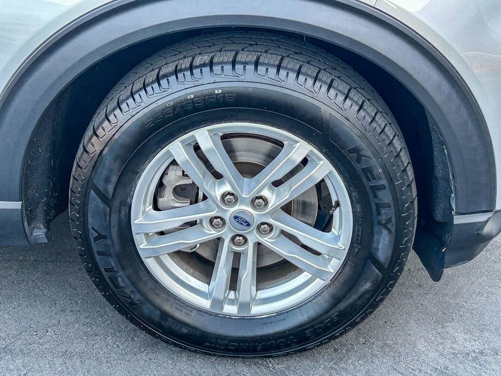 Used 2023 Ford Explorer XLT w/ Equipment Group 202A RWD image 14