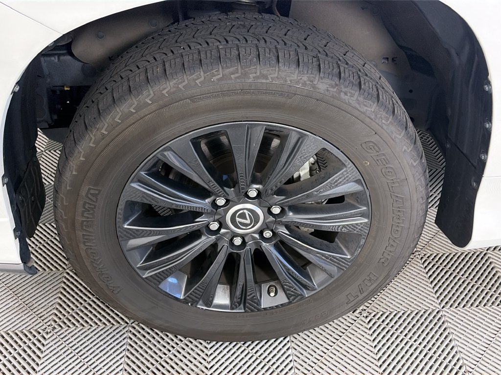 Used 2023 Lexus GX 460 Premium w/ Accessory Package AWD/4WD image 8