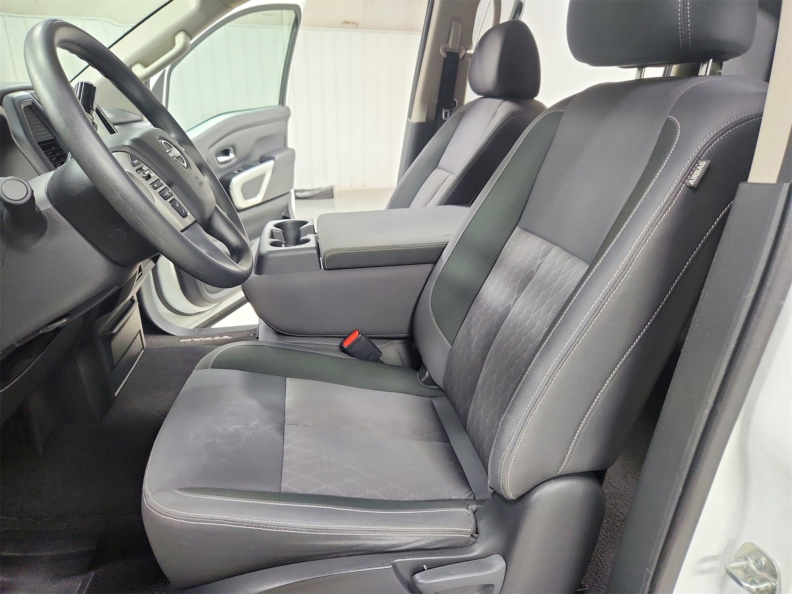 Used 2023 Nissan Titan SV image 19