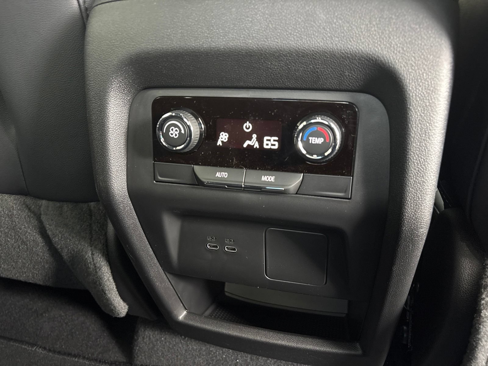 New 2027 Chevrolet Traverse LT w/ Midnight/Sport Edition FWD image 21