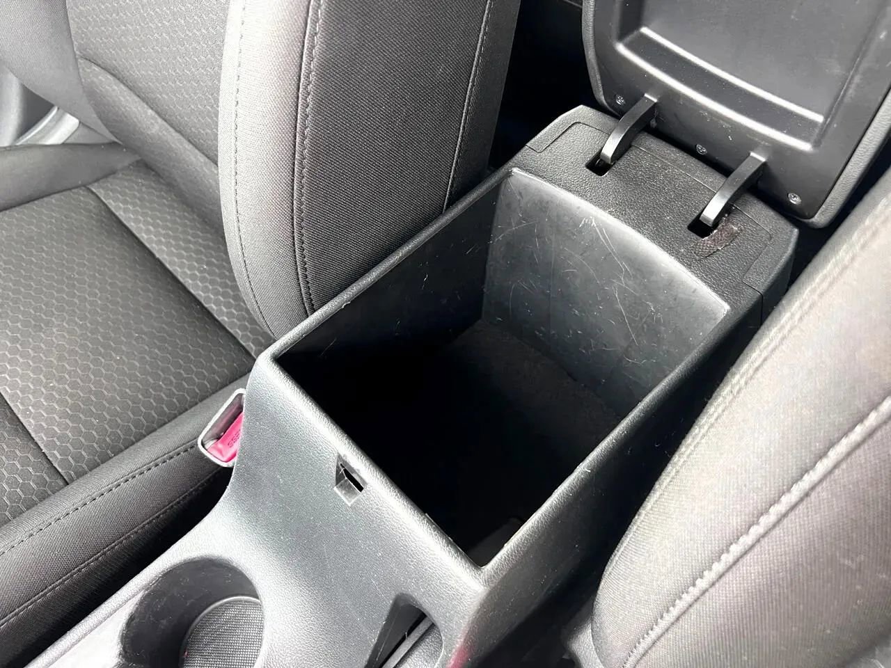 Used 2019 Hyundai Elantra SE w/ Cargo Package image 28