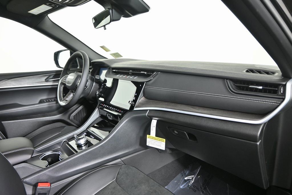 New 2026 Jeep Grand Cherokee Laredo image 14