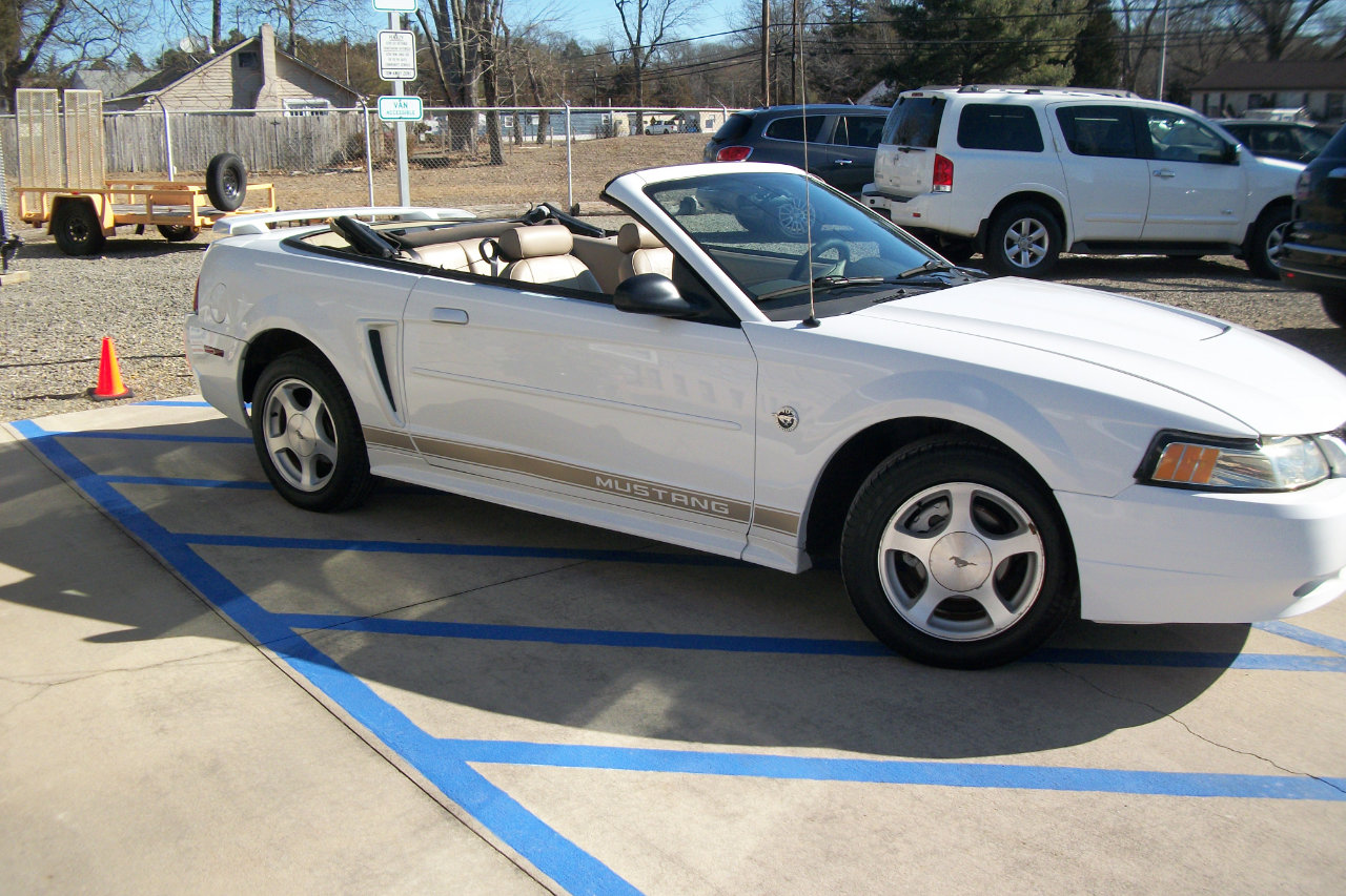 Used 2004 Ford Mustang Deluxe Convertible image 18