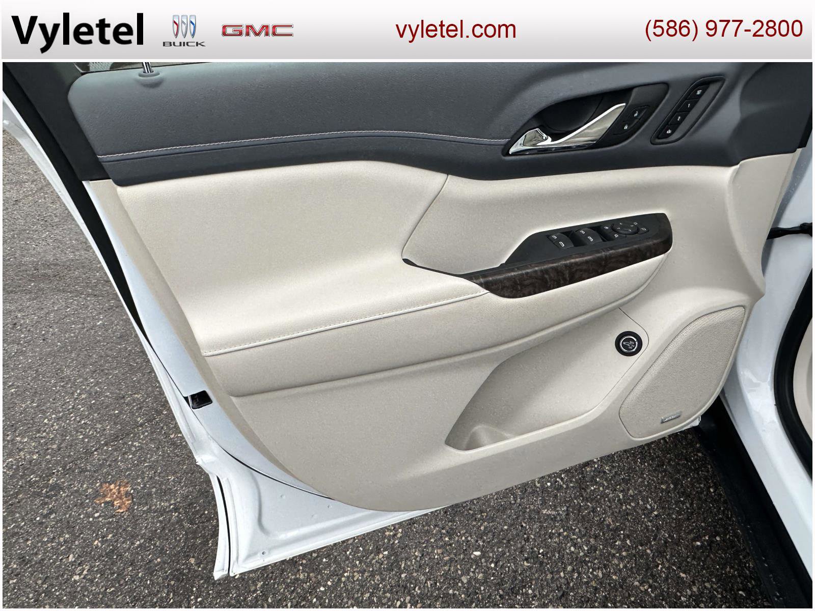 Certified 2023 GMC Acadia Denali w/ Denali Ultimate Package image 16