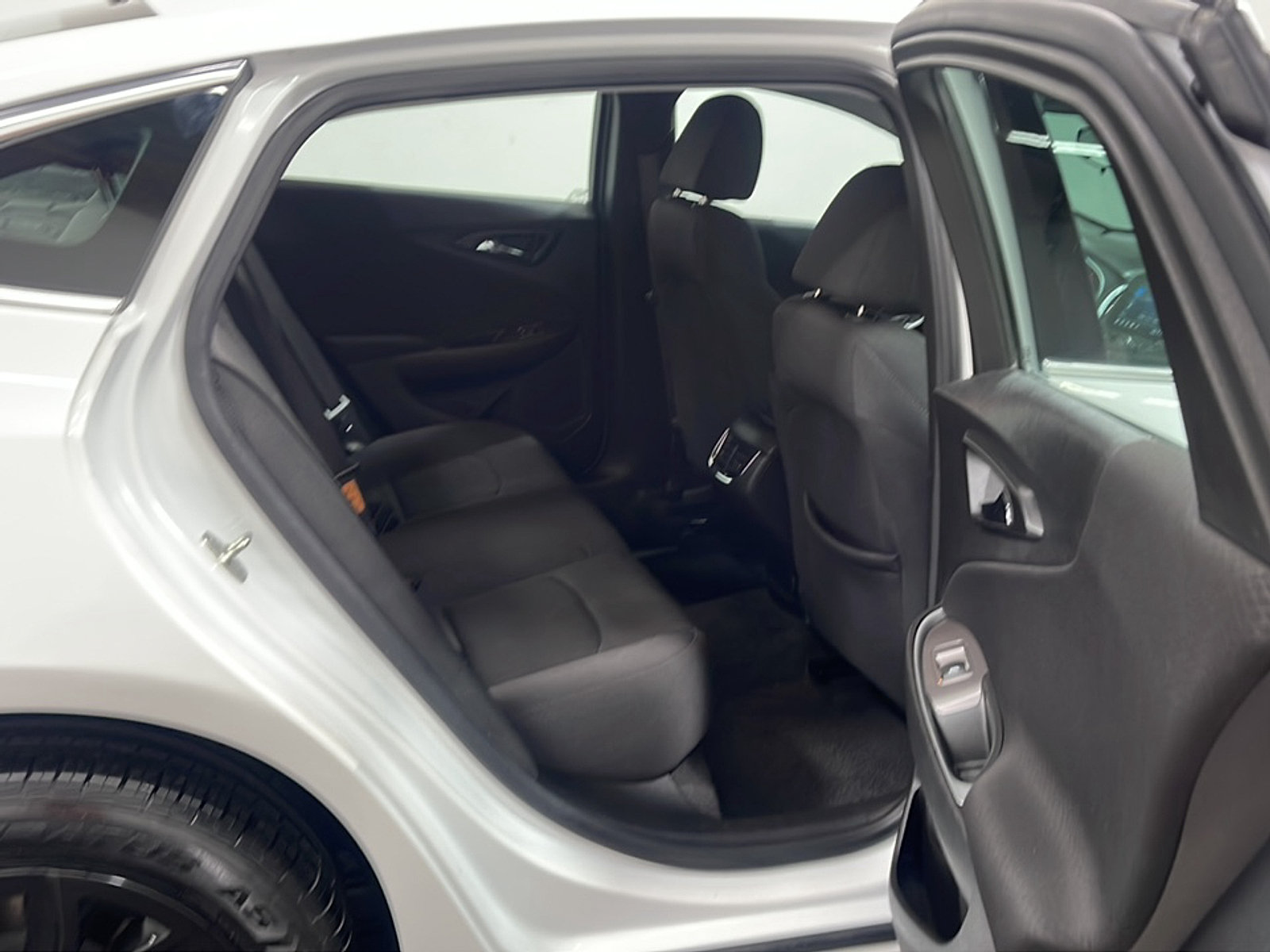 Used 2024 Chevrolet Malibu LT FWD image 18