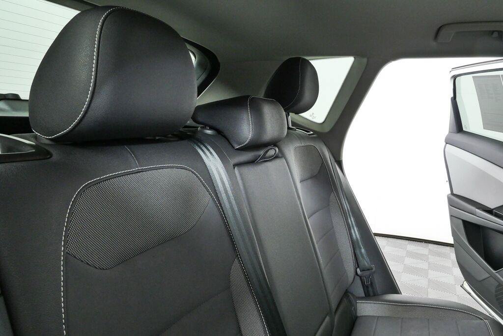 Certified 2023 Volkswagen Taos SE FWD image 20