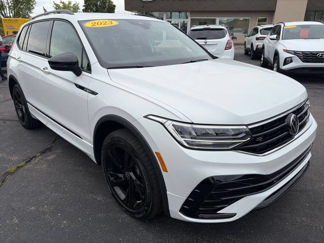 Used 2023 Volkswagen Tiguan SE R-Line AWD/4WD image 2