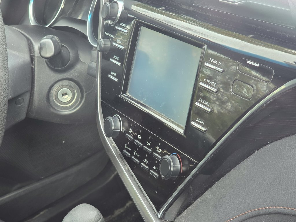 Used 2018 Toyota Camry LE FWD image 14