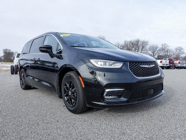 Used 2023 Chrysler Pacifica Touring-L image 22