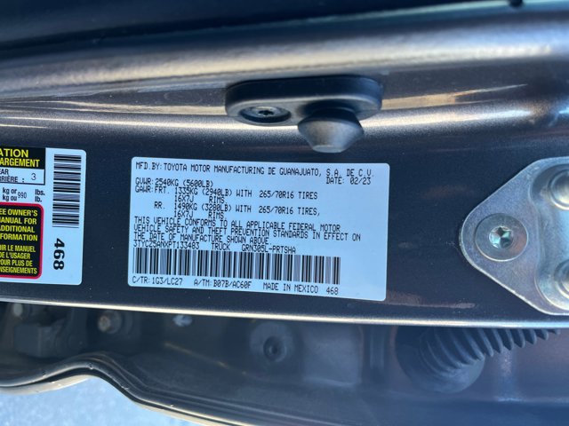 Used 2023 Toyota Tacoma TRD Off-Road w/ TRD Premium Off Road Package image 31