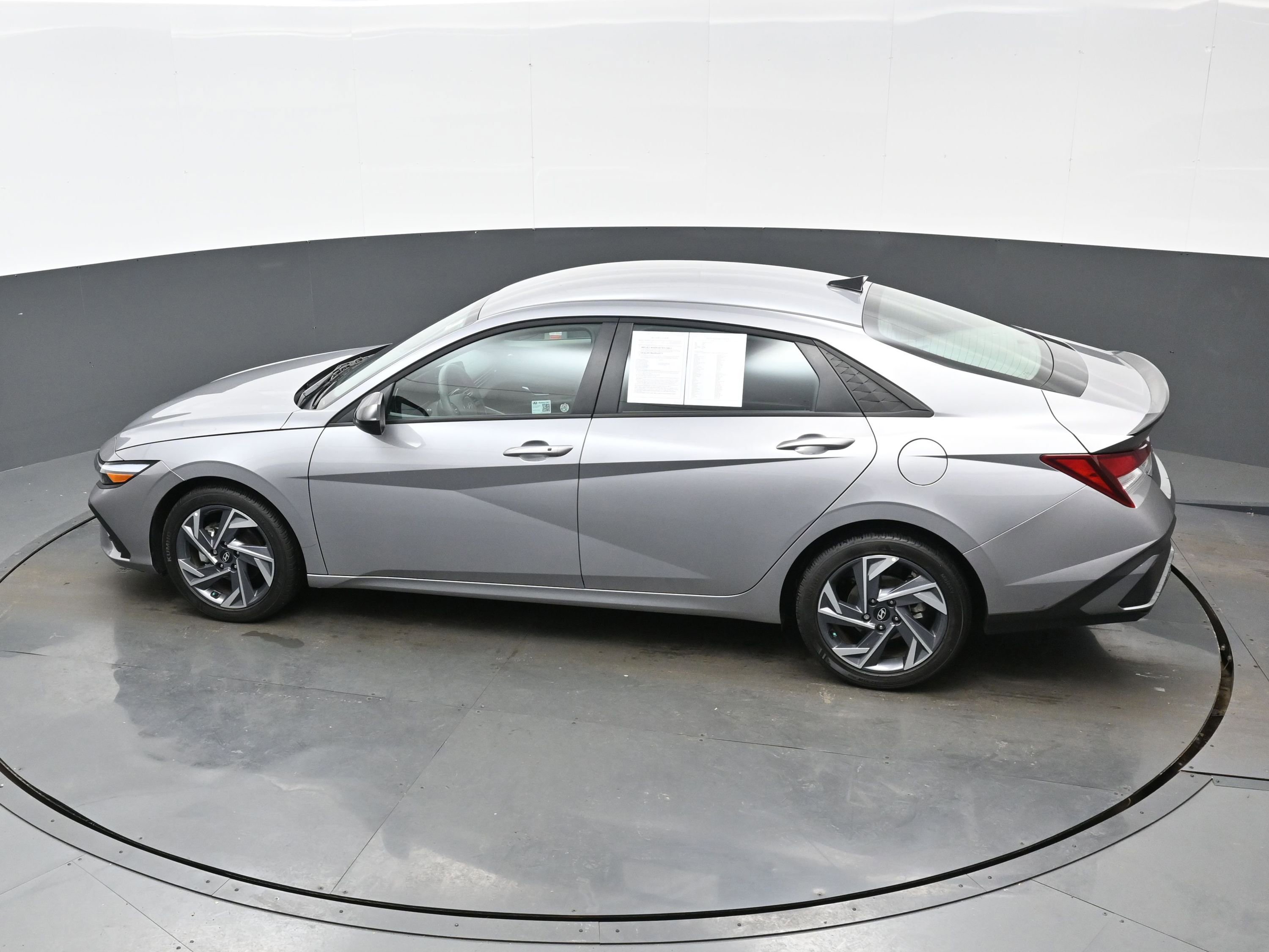 Certified 2025 Hyundai Elantra Sport image 33