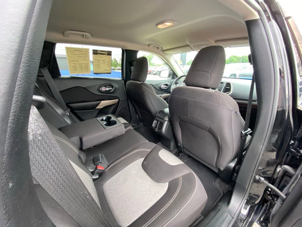 Used 2018 Jeep Cherokee Latitude FWD image 24