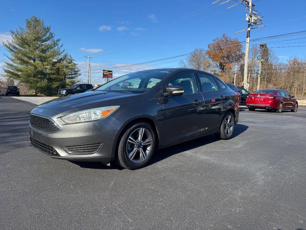 Used 2017 Ford Focus SE FWD image 2