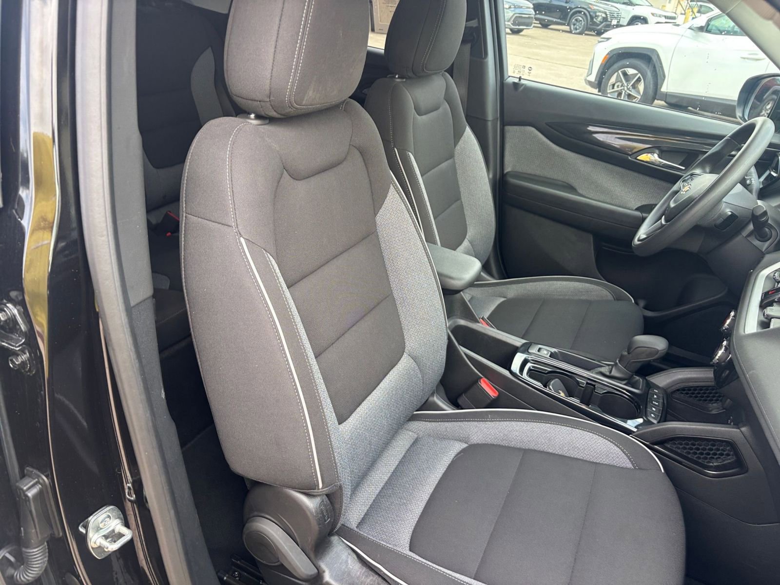 Used 2025 Chevrolet TrailBlazer LT FWD image 35