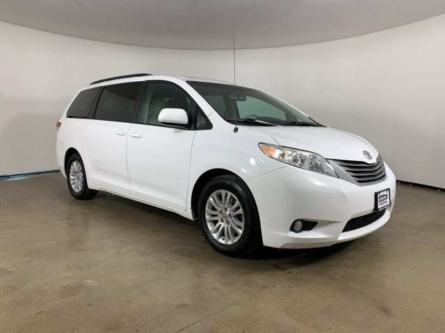 Used 2014 Toyota Sienna XLE image 5