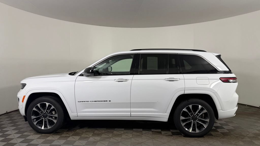 Used 2022 Jeep Grand Cherokee Overland w/ Luxury Tech Group IV AWD/4WD image 5