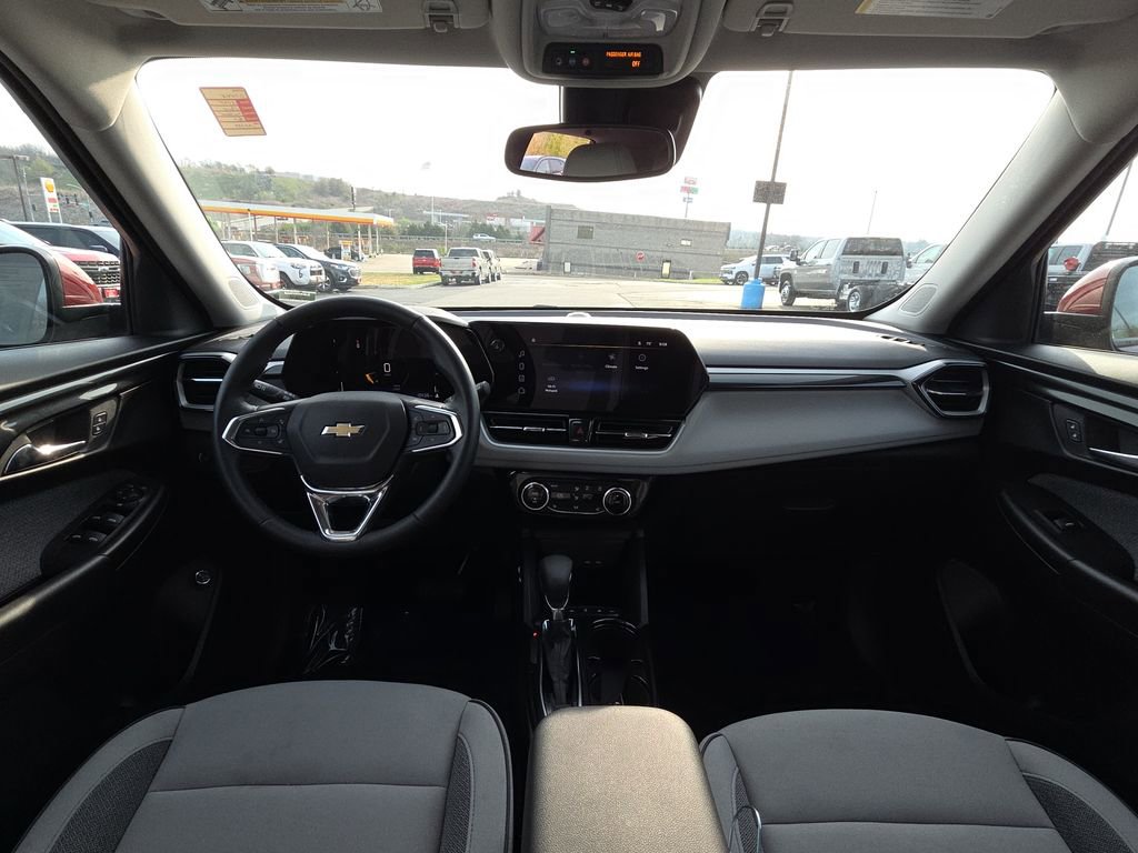 Used 2025 Chevrolet TrailBlazer LT w/ Convenience Package image 29
