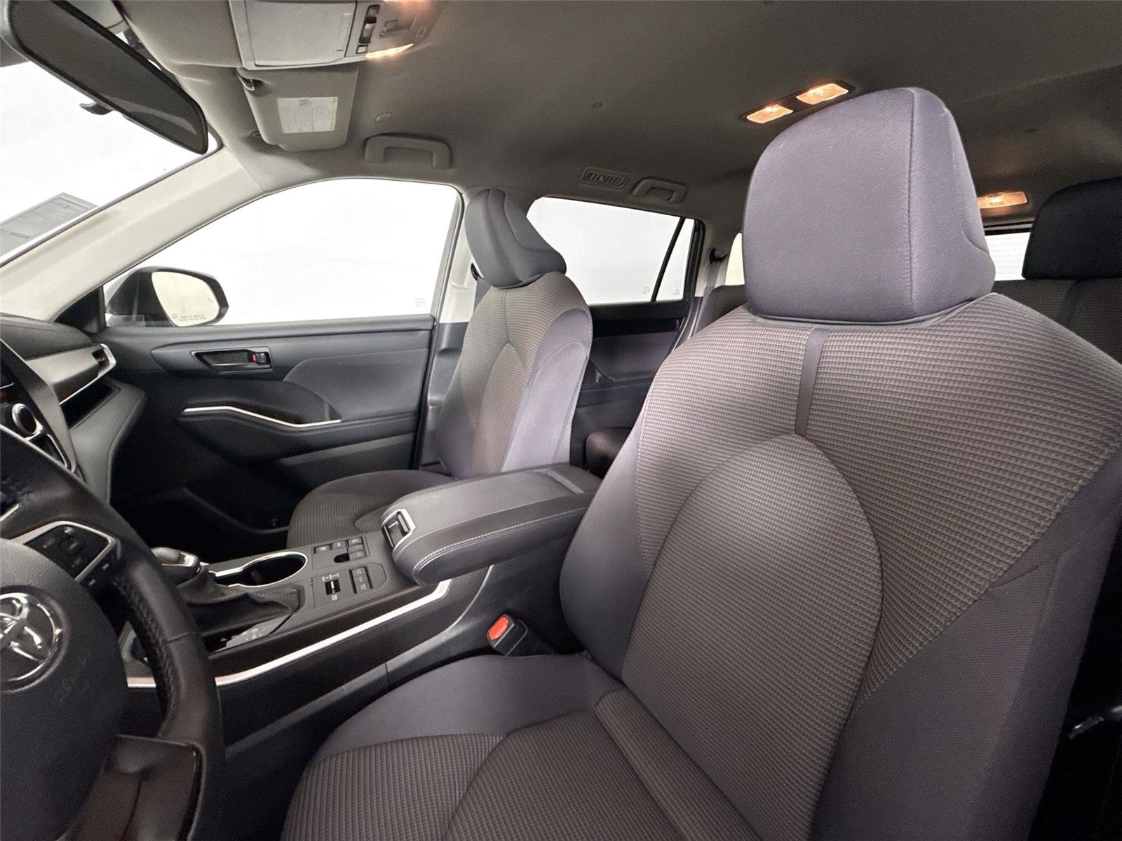 Certified 2024 Toyota Highlander LE AWD/4WD image 3