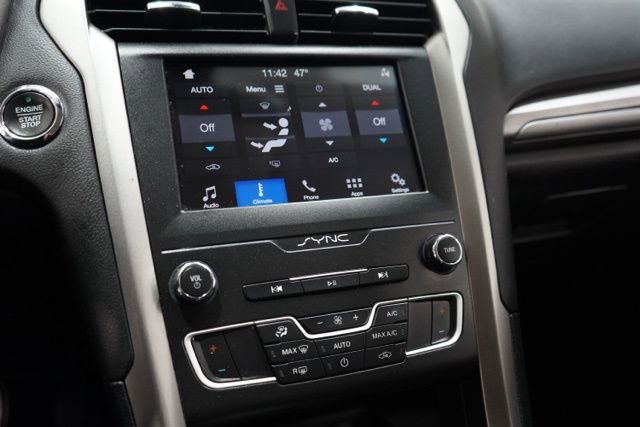 Used 2019 Ford Fusion SE image 25