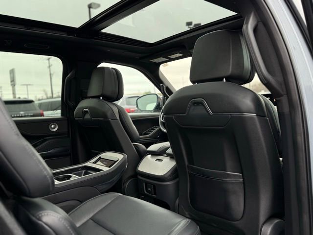 Used 2025 Lincoln Navigator Reserve w/ Jet Appearance Package image 28