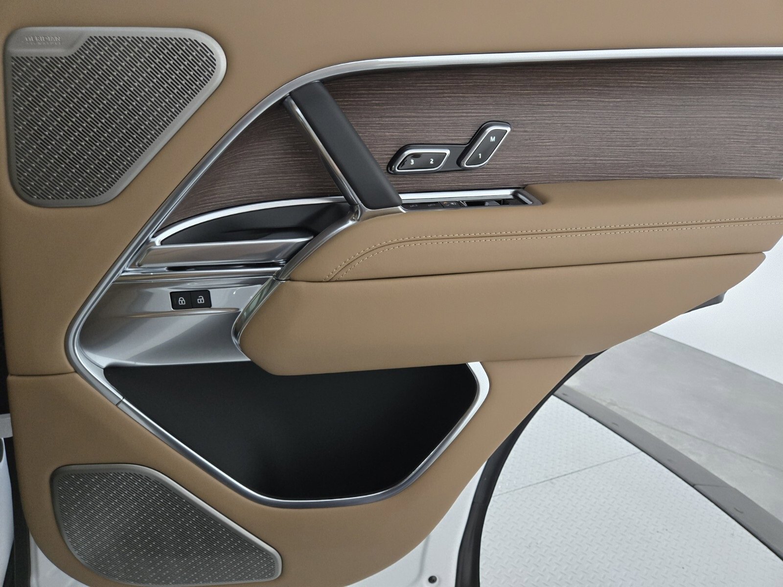 New 2025 Land Rover Range Rover Autobiography image 21