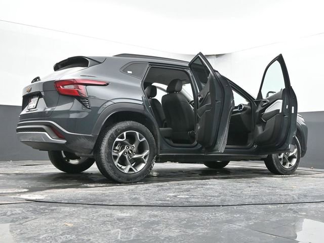 Used 2025 Chevrolet Trax LT image 72