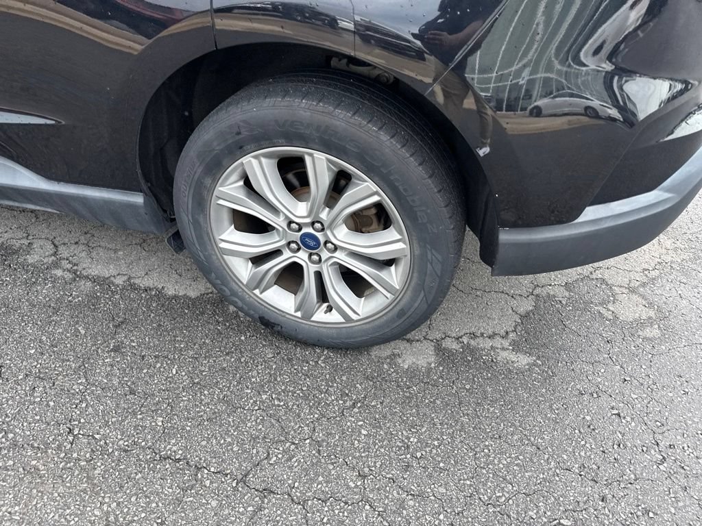 Used 2019 Ford Edge Titanium AWD/4WD image 10