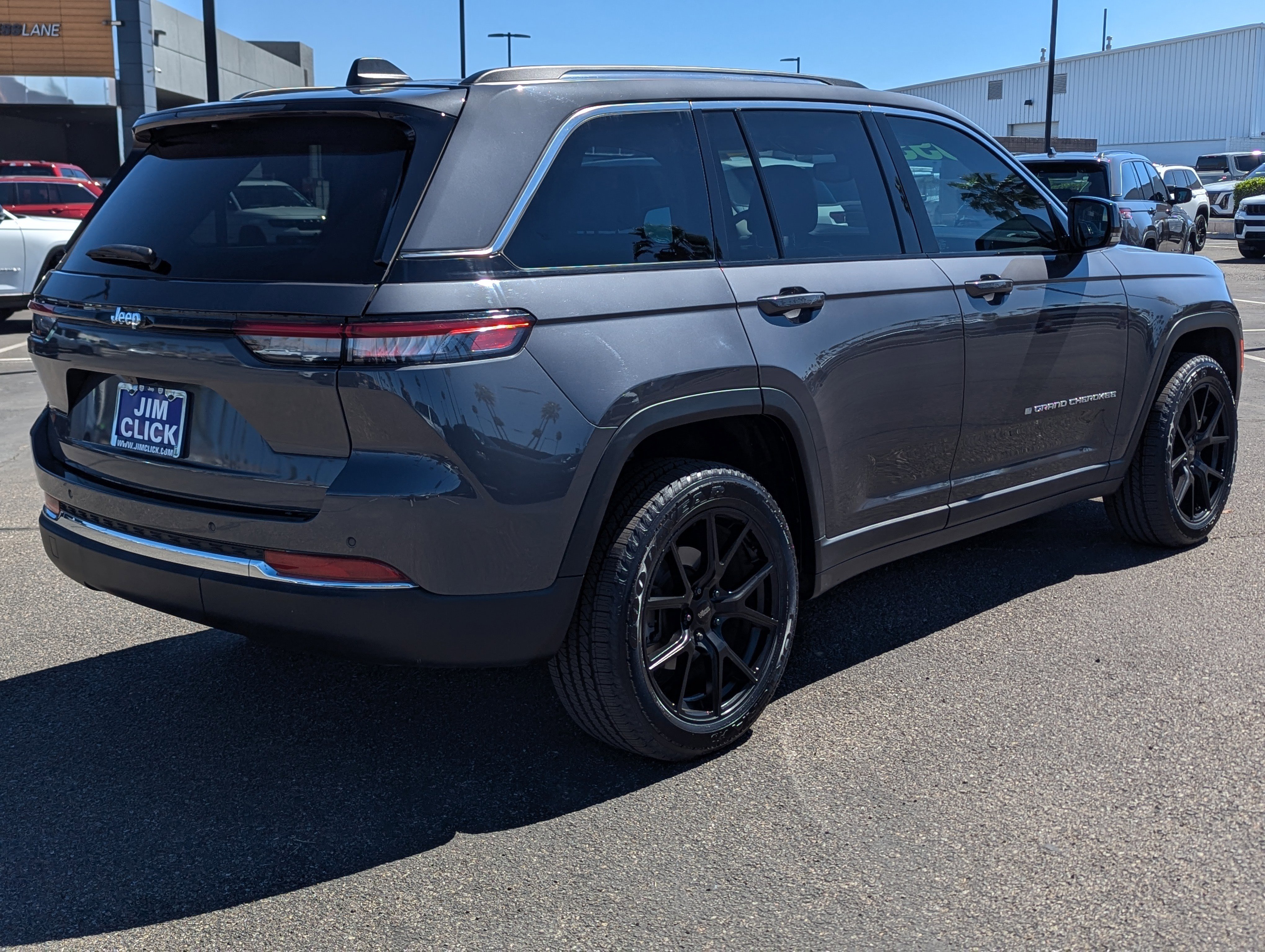 Certified 2022 Jeep Grand Cherokee Limited w/ Trailer Tow Prep Group (B) image 2