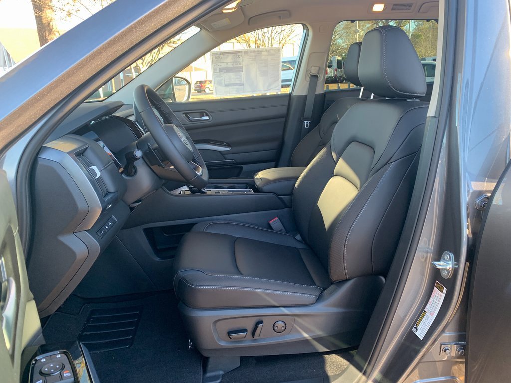 New 2025 Nissan Pathfinder SL image 17