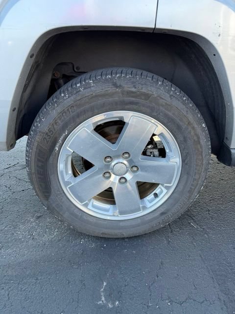 Used 2008 Jeep Commander Sport AWD/4WD image 10