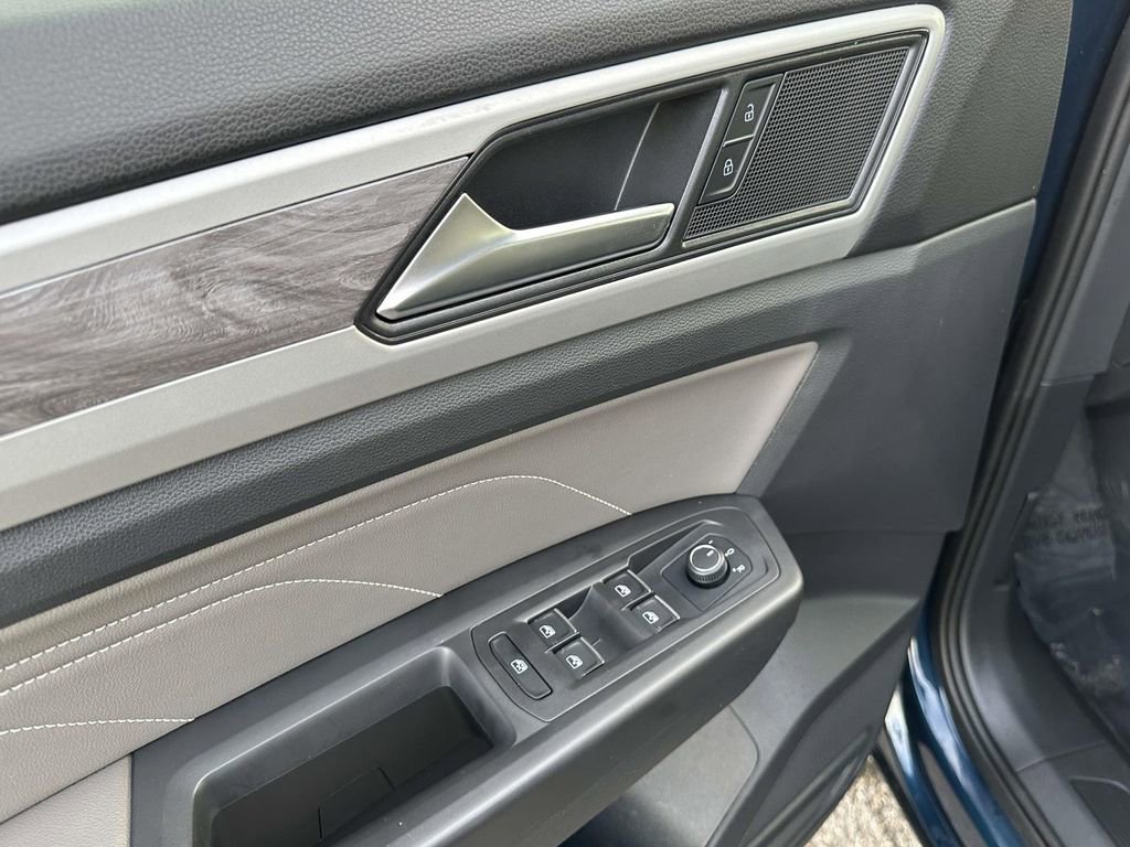 Certified 2023 Volkswagen Atlas Cross Sport SE image 18