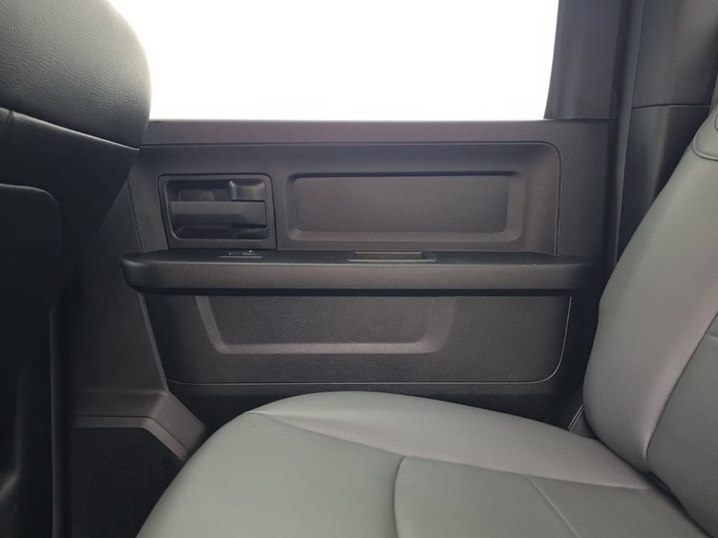 Used 2024 RAM 3500 Tradesman w/ Chrome Appearance Group AWD/4WD image 9