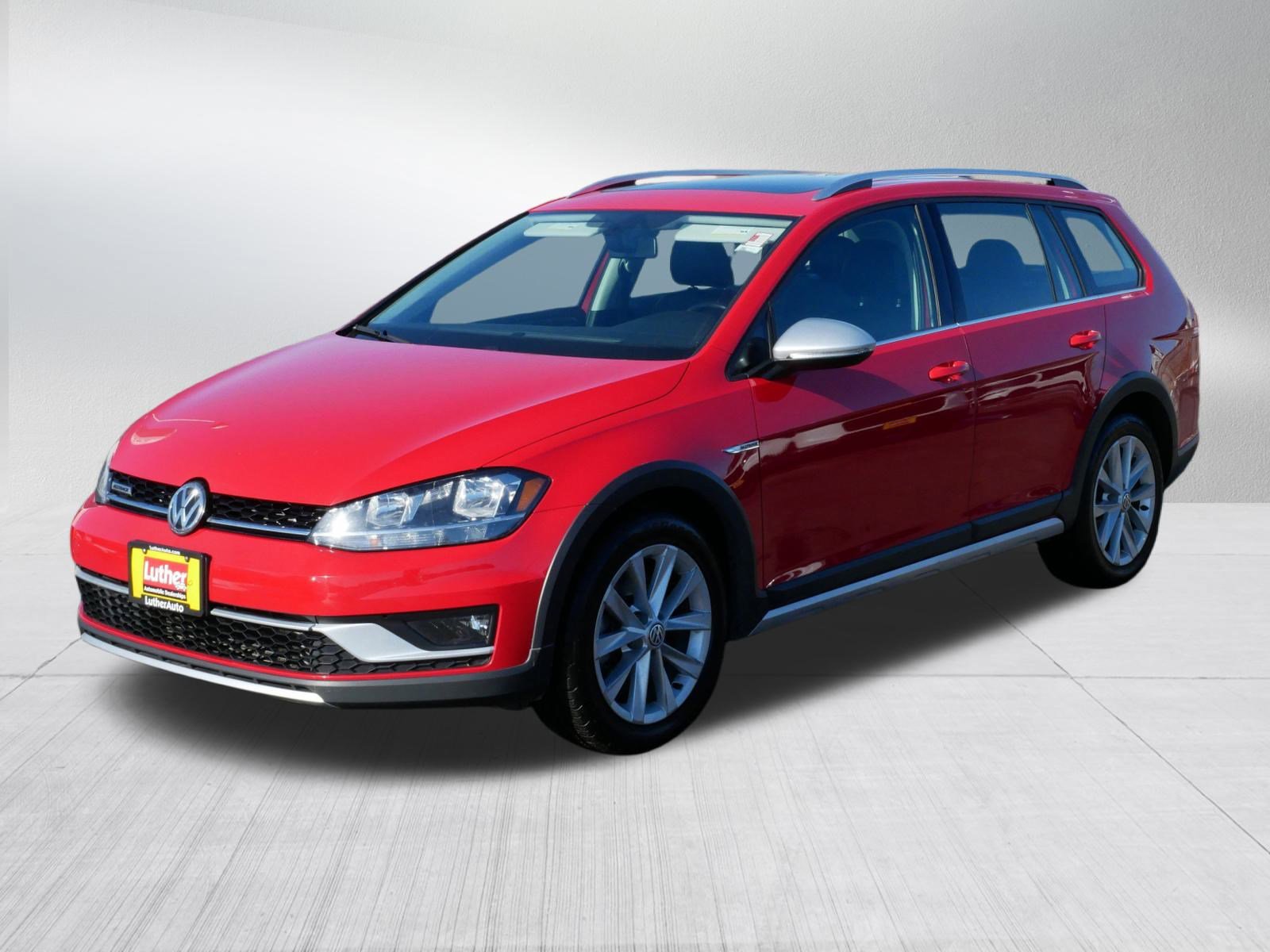 Used 2018 Volkswagen Golf Alltrack SE image 3
