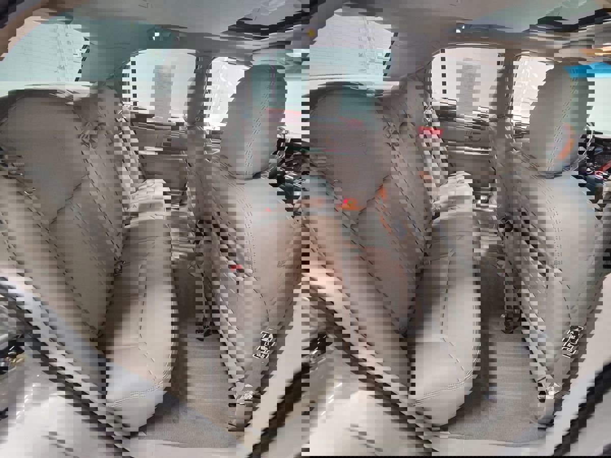 Used 2004 Lincoln Town Car Ultimate image 17