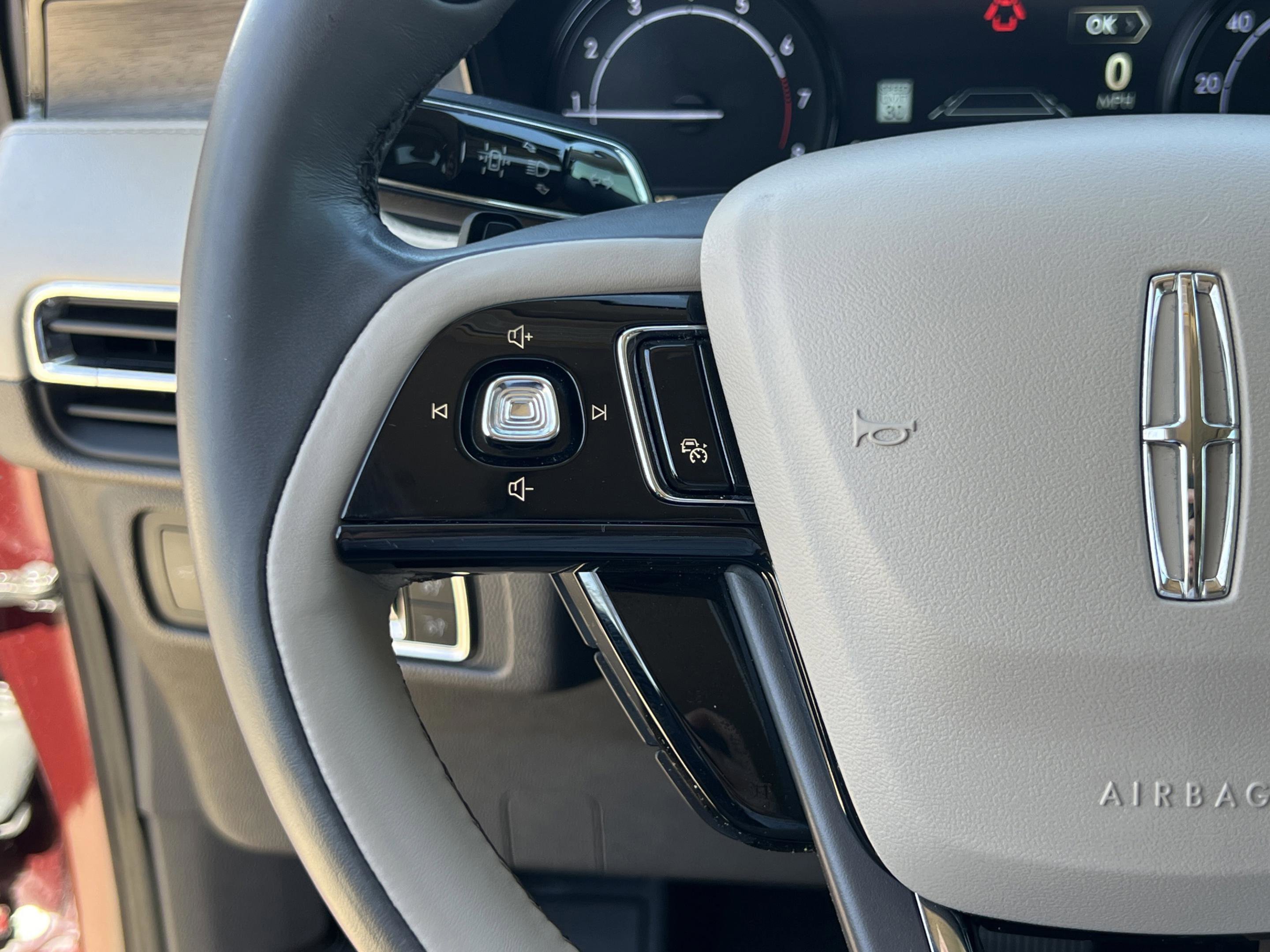 Used 2020 Lincoln Corsair Reserve image 11