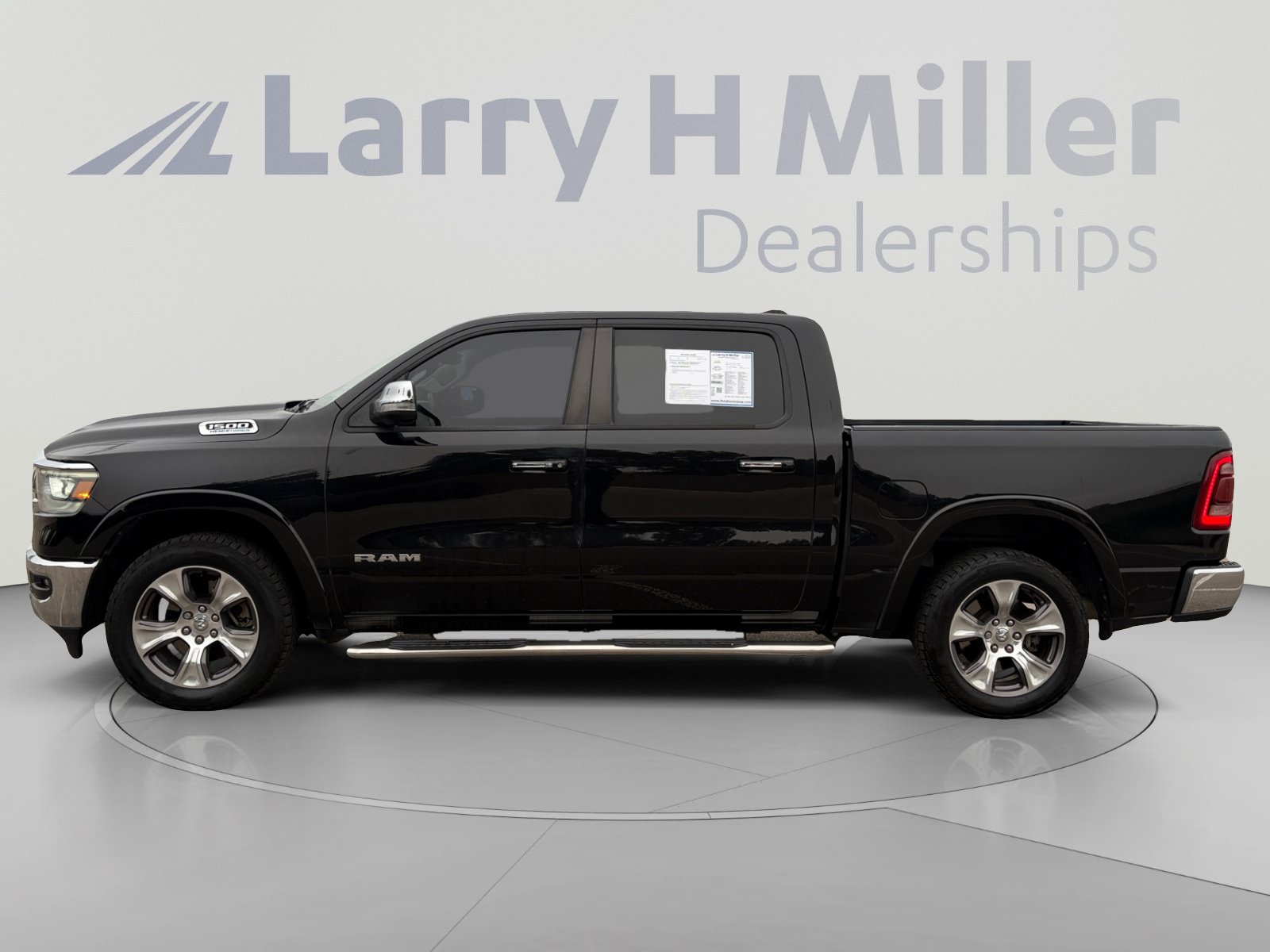 Used 2021 RAM 1500 Laramie AWD/4WD image 3