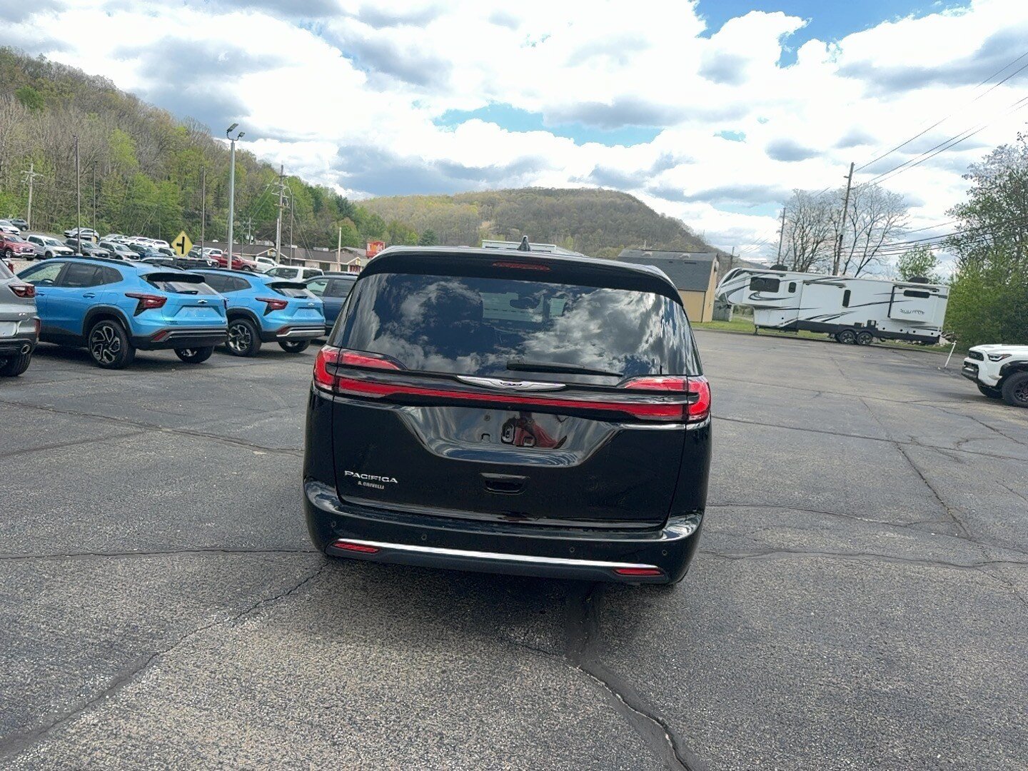 Used 2025 Chrysler Pacifica Select FWD image 6