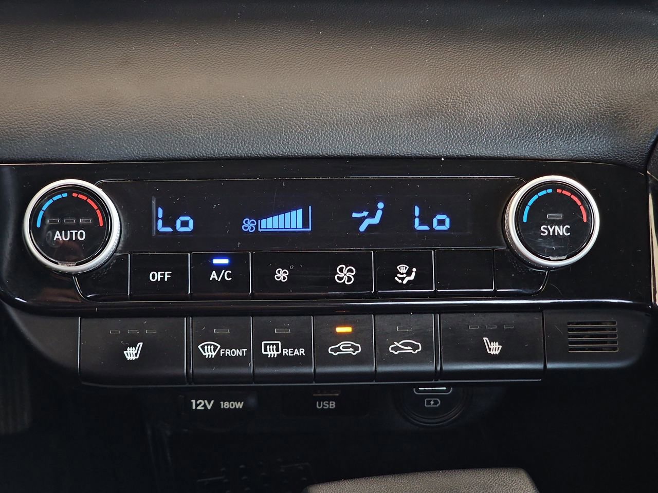 Used 2022 Hyundai Elantra SEL w/ Convenience + Premium Package image 25