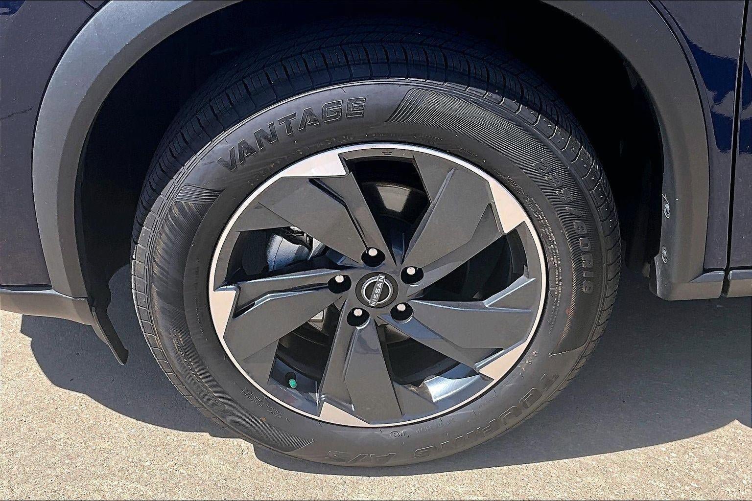Used 2025 Nissan Rogue SV AWD/4WD image 34