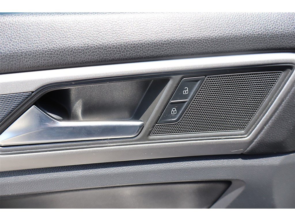 Used 2021 Volkswagen Atlas SE FWD image 25