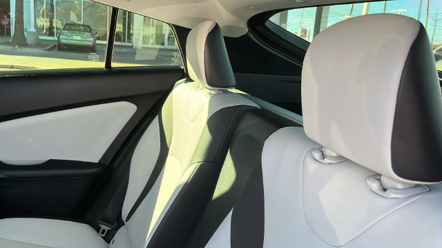 Used 2018 Toyota Prius Prime Advanced w/ Carpet Mat Package FWD image 18