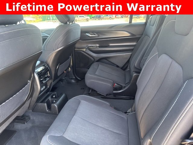 Used 2023 Jeep Grand Cherokee L Laredo image 5