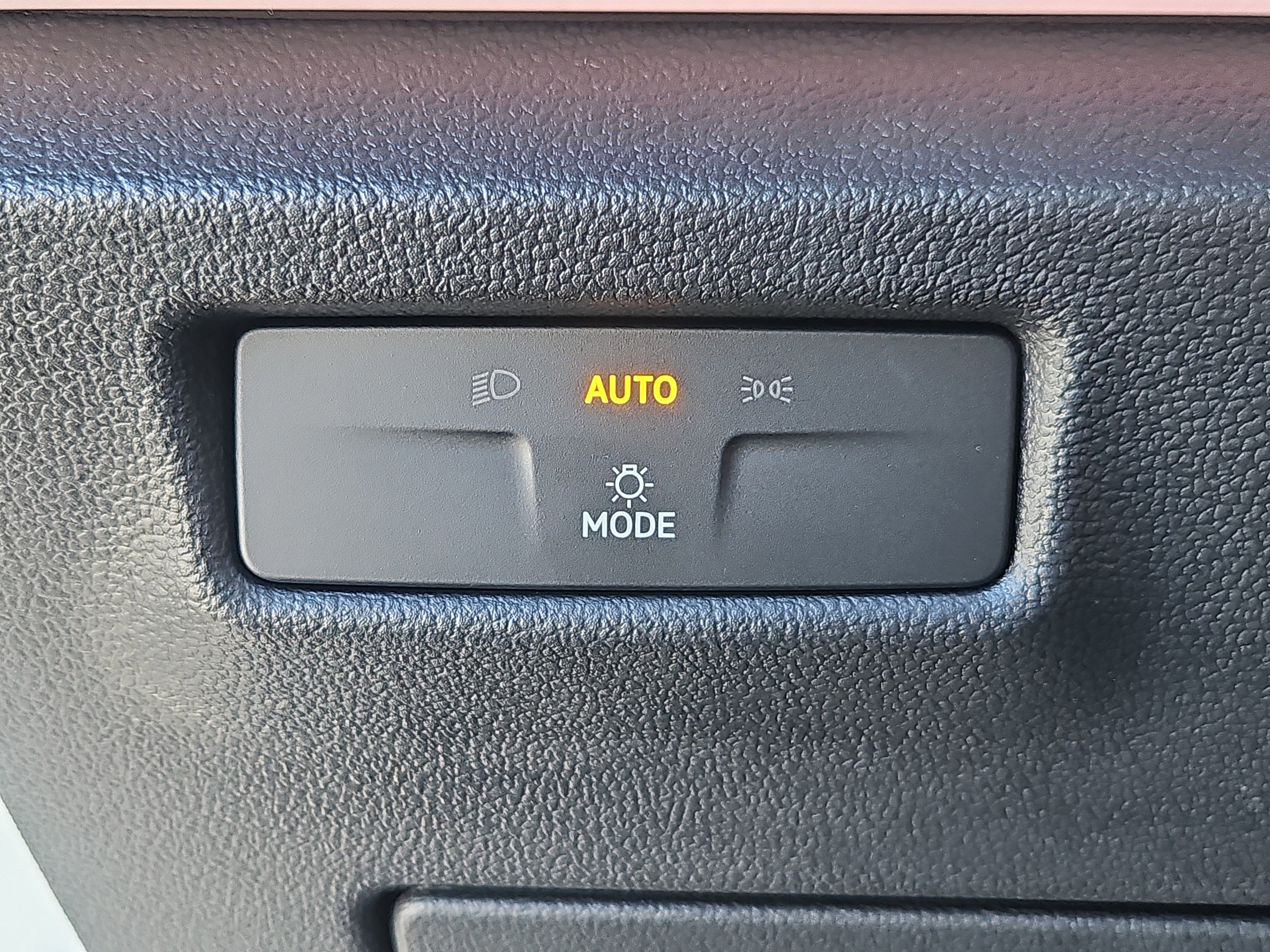 New 2026 Volkswagen Tiguan SE R-Line image 8