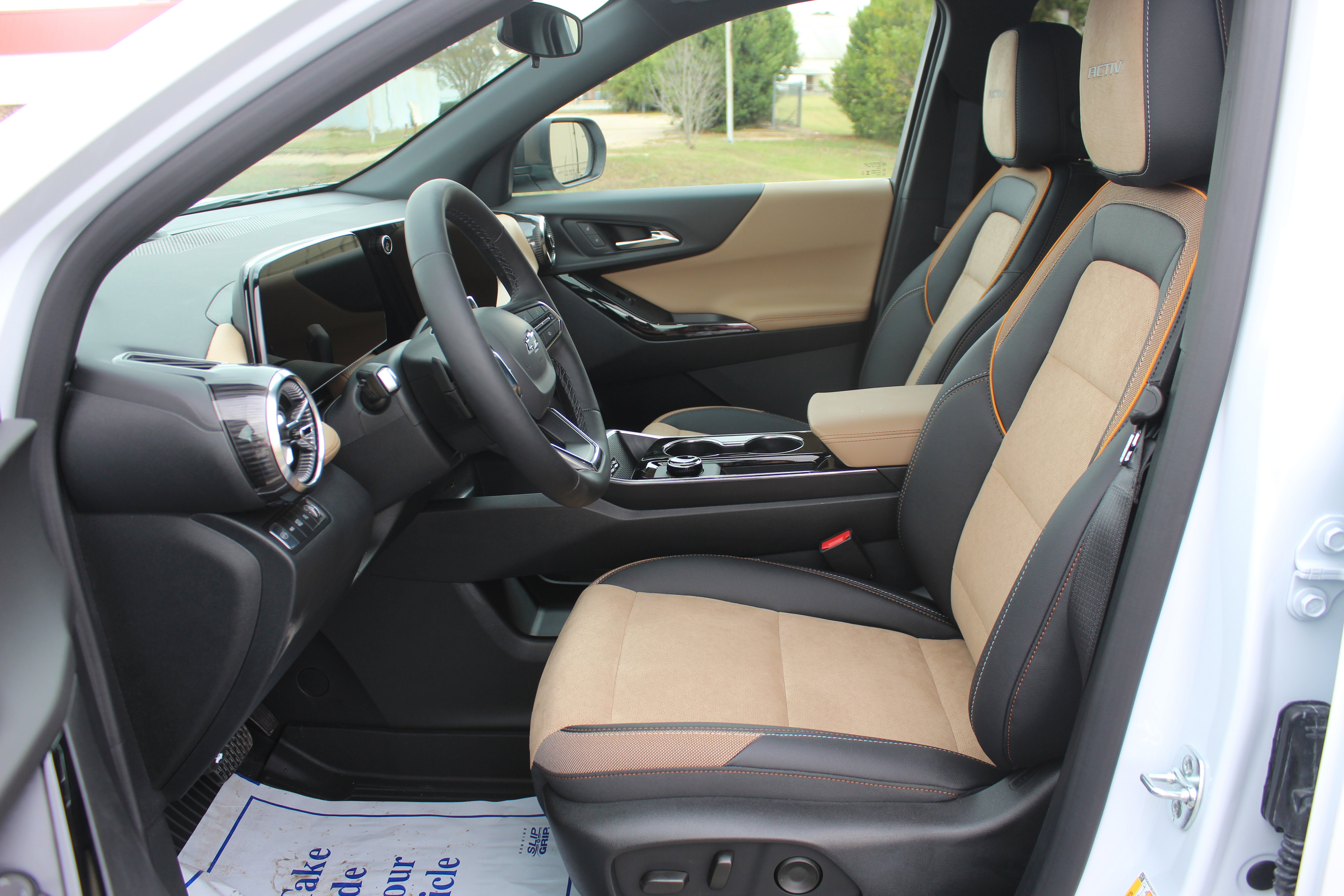 New 2026 Chevrolet Equinox ACTIV w/ LPO, Floor Liner Package image 29
