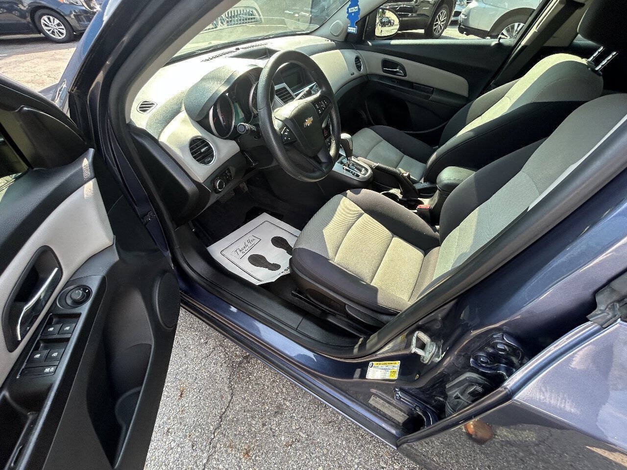 Used 2013 Chevrolet Cruze LS FWD image 6
